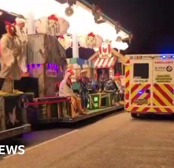 Shepton Mallet Carnival performer taken to hospital after falling from cart