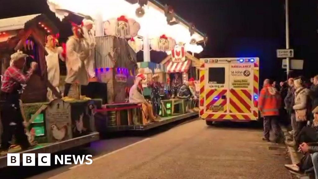 You are currently viewing Shepton Mallet Carnival performer taken to hospital after falling from cart