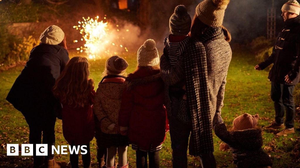 You are currently viewing Free family friendly fireworks and bonfire events across the west