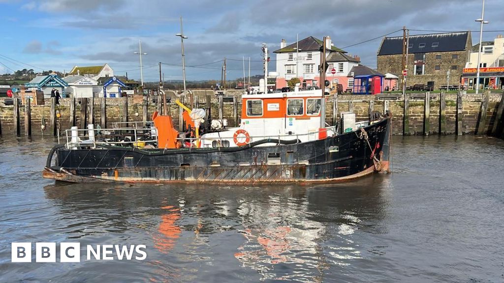 You are currently viewing Harbour dredging trials begin in Bridport and Lyme Regis