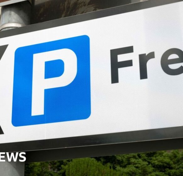 Dorset council announces free parking in run-up to Christmas