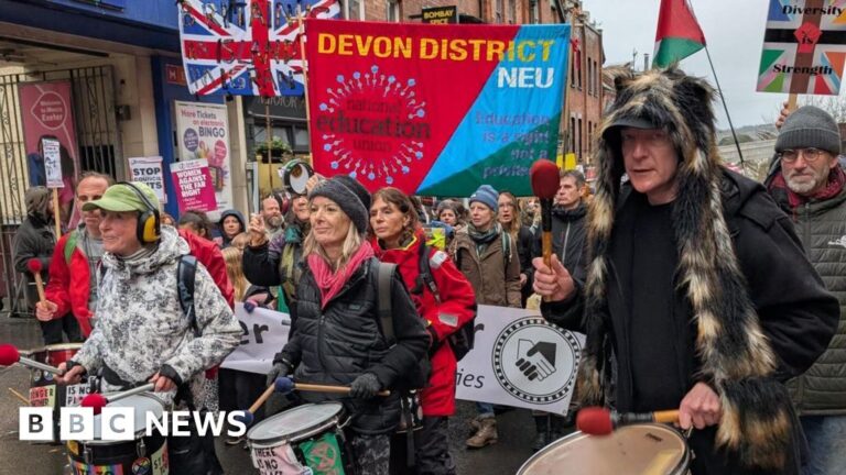 Read more about the article Protest groups come together ‘peacefully’ in Exeter city centre