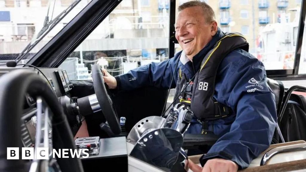 You are currently viewing Geoff Holt awarded honorary degree by Bournemouth University