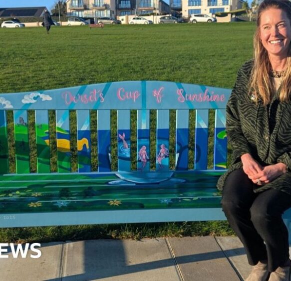 Chatty bench unveiled at Weymouth coastal beautyspot