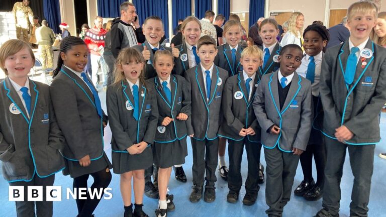 Read more about the article Volunteers in Dorset gift Christmas boxes to military children