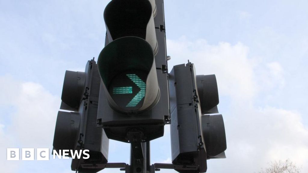 You are currently viewing ‘Ageing’ traffic lights at Dunster junction to be replaced