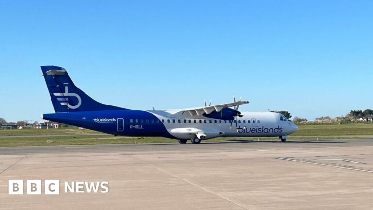 Read more about the article Aurigny and Loganair step in to rescue passengers