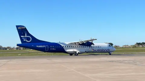 Read more about the article Aurigny and Loganair step in to rescue passengers