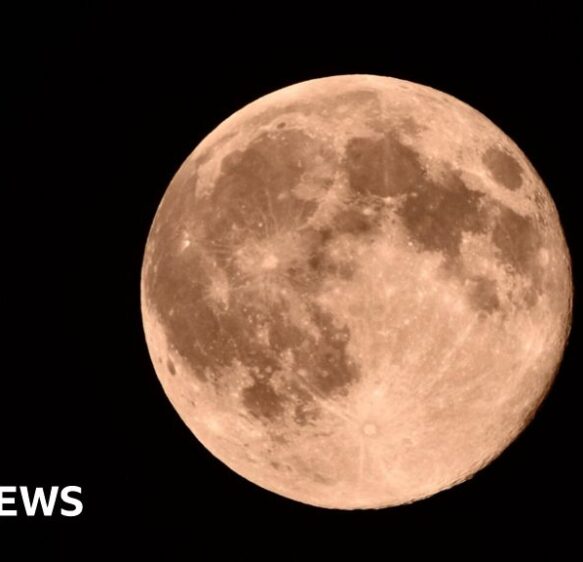 Beaver supermoon captured over the south of England