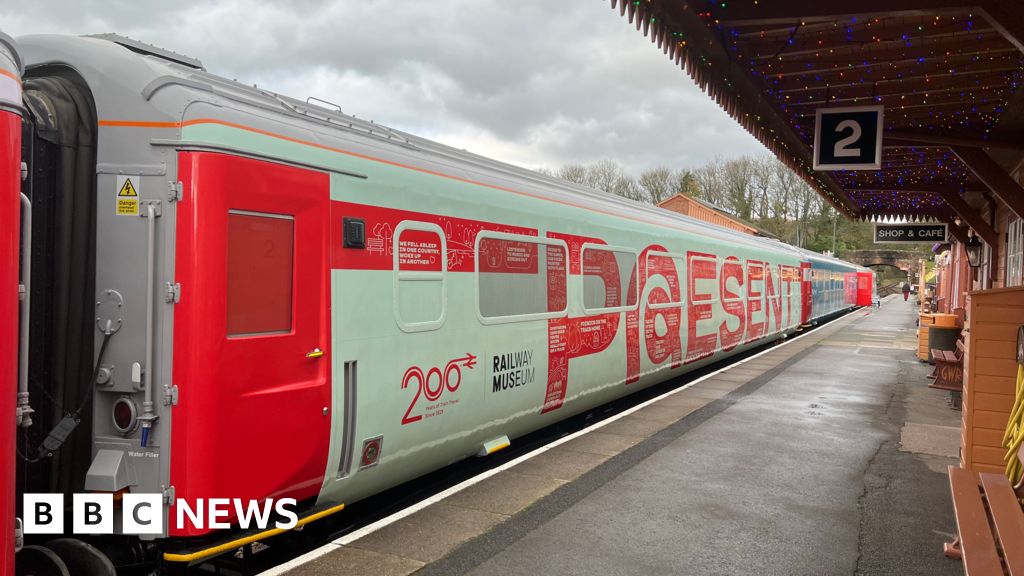 You are currently viewing Rail anniversary exhibition train arrives in Somerset