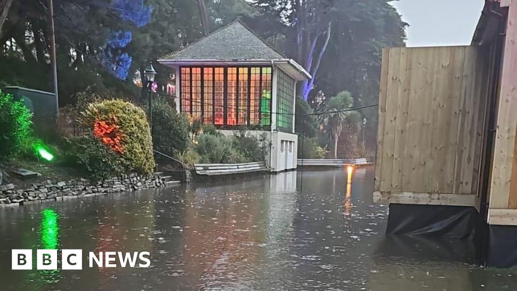 You are currently viewing Bournemouth Christmas attractions closed after stream floods park