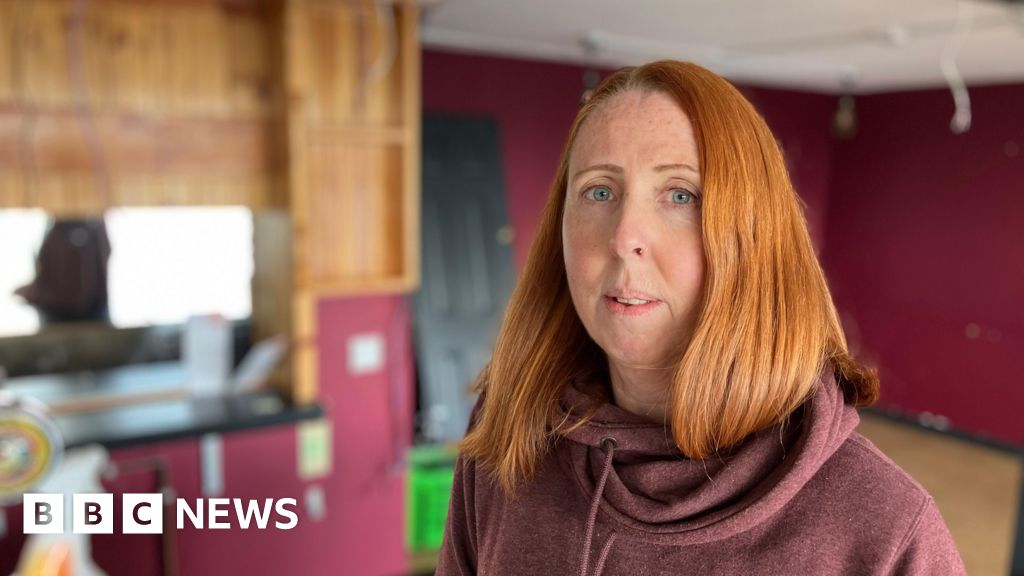 You are currently viewing Hospitality businesses ‘falling like dominoes’ as costs rises