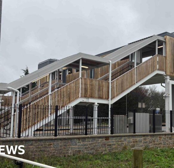 St Erth railway footbridge fully open after 10-month delay