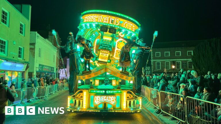 Read more about the article Carnival lights and Punkie night