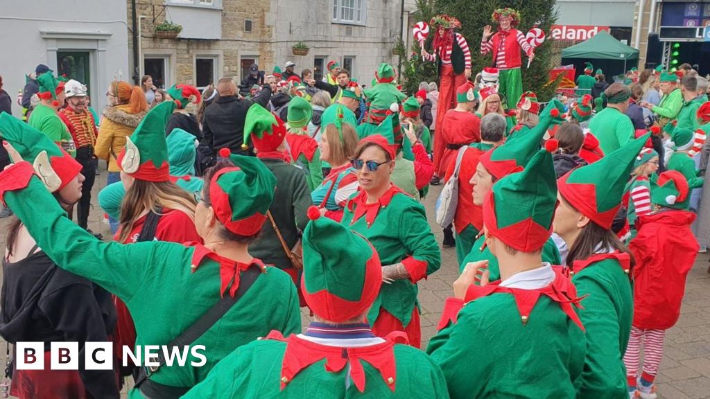 You are currently viewing Elf world record attempt for Dorset seaside town