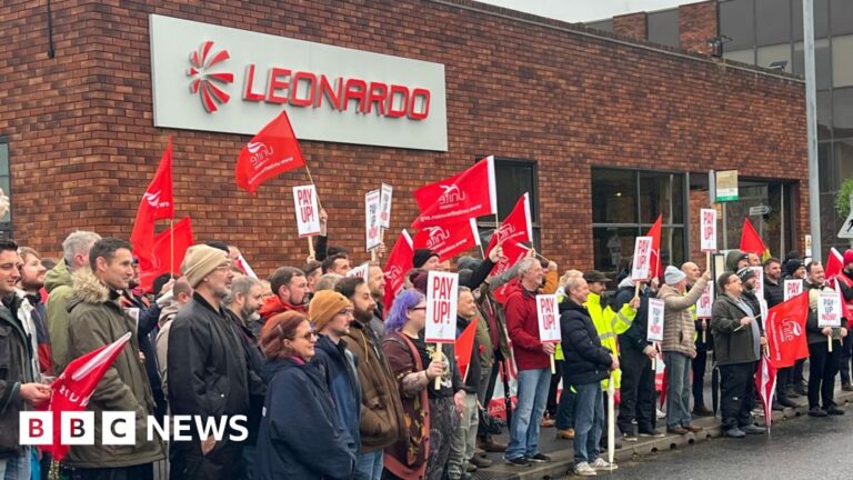 Read more about the article Thousands of Leonardo workers begin strikes over pay offer