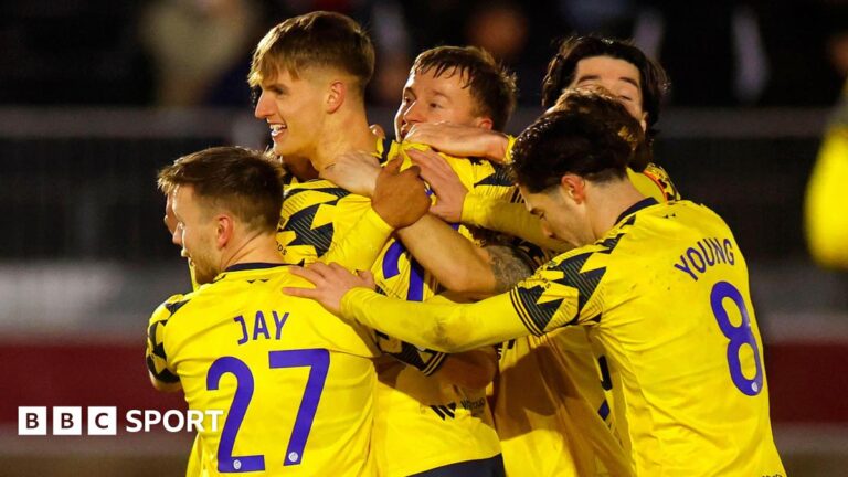 Read more about the article Torquay United go top of league after 2-0 Chelmsford City win