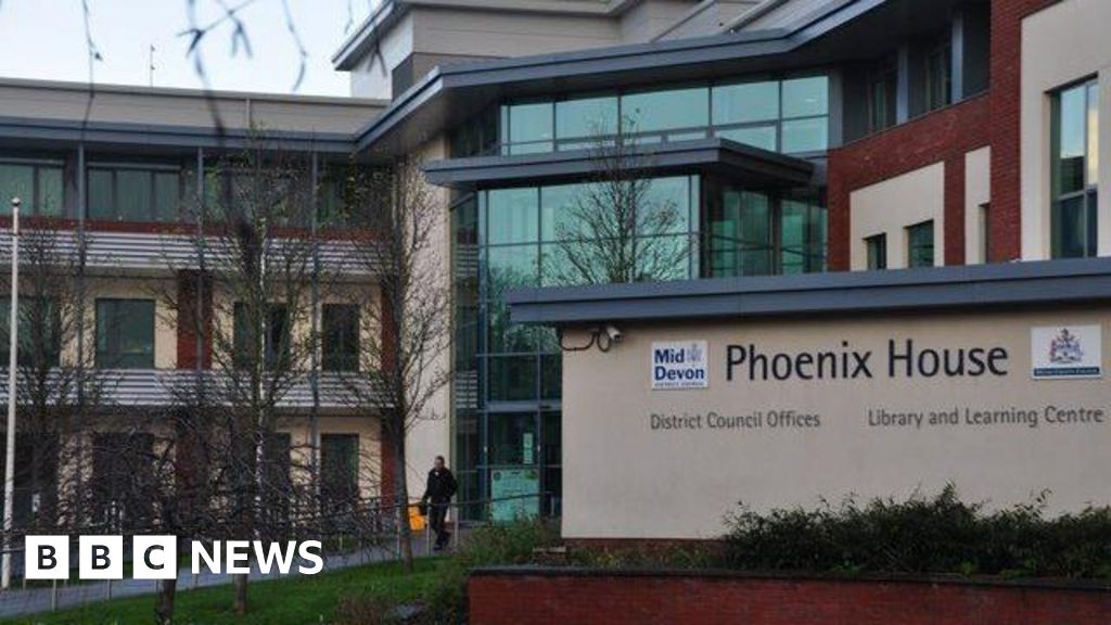 You are currently viewing Solar power could be used at more mid Devon public buildings