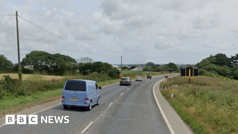 Read more about the article Two people seriously injured in A390 crash in Cornwall