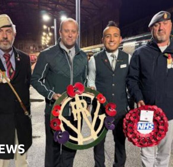 Trains carry poppy wreaths from Cornwall to memorial in London