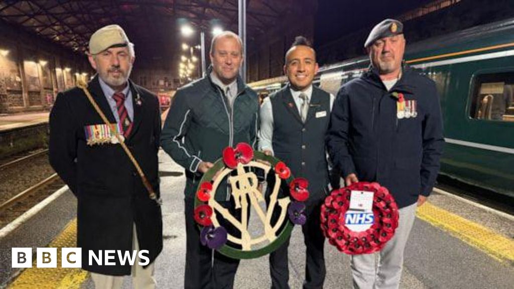 You are currently viewing Trains carry poppy wreaths from Cornwall to memorial in London
