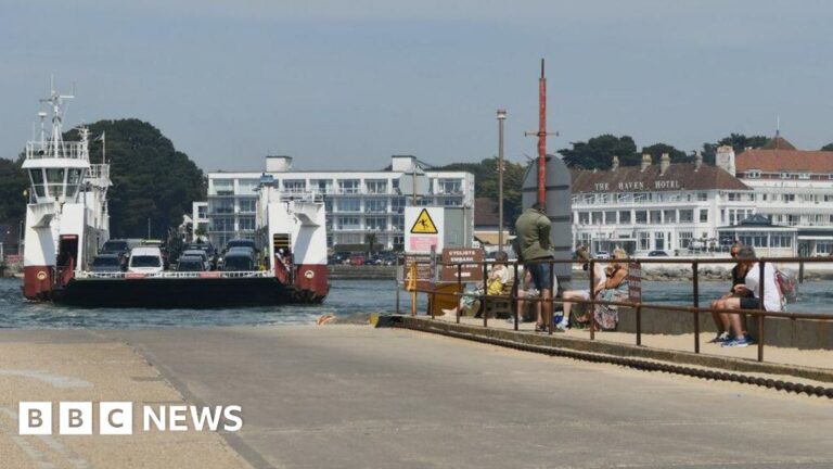 Read more about the article Sandbanks Ferry toll road plan shelved after inquiry
