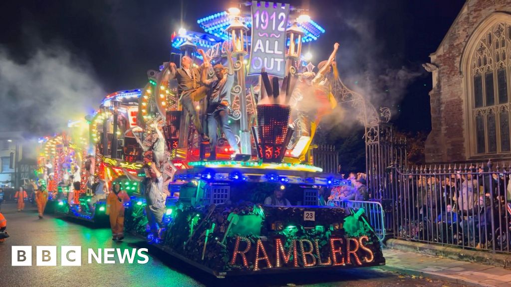 You are currently viewing Lights and music fill streets for historic Bridgwater Carnival