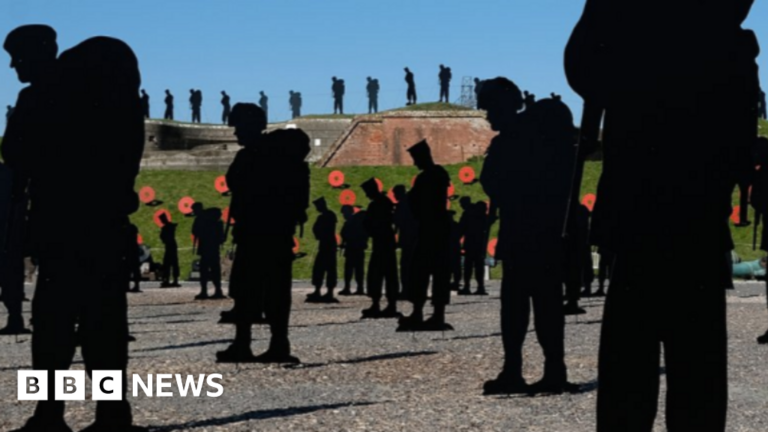 Read more about the article Standing with Giants Falklands silhouettes opens at Nothe Fort