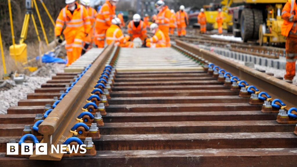 You are currently viewing Rail users warned of longer journeys due to ‘vital’ Cornwall work