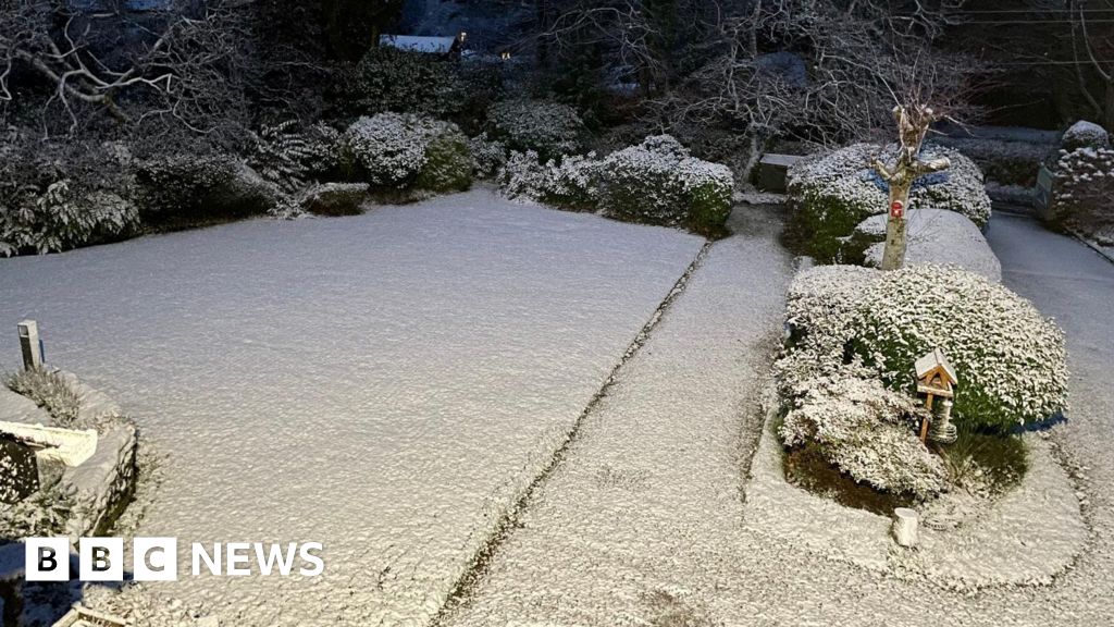 You are currently viewing Snowfall and icy roads in parts of Devon and Cornwall