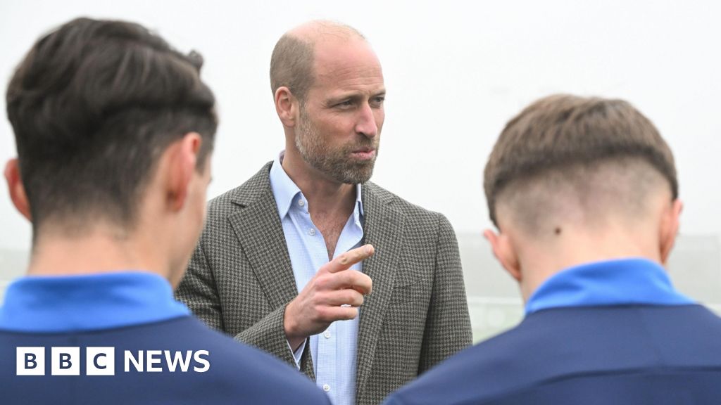 You are currently viewing Prince William opens new access road at Cornish football club