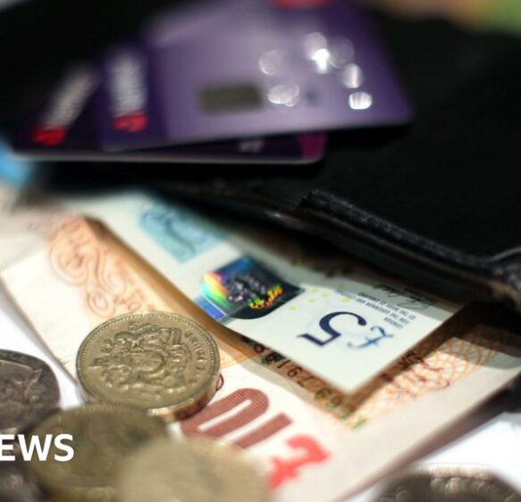 Dorset fraudsters impersonate police officers to scam elderly victims