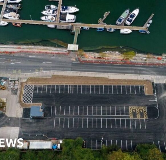 Developers vie for Weymouth council office site