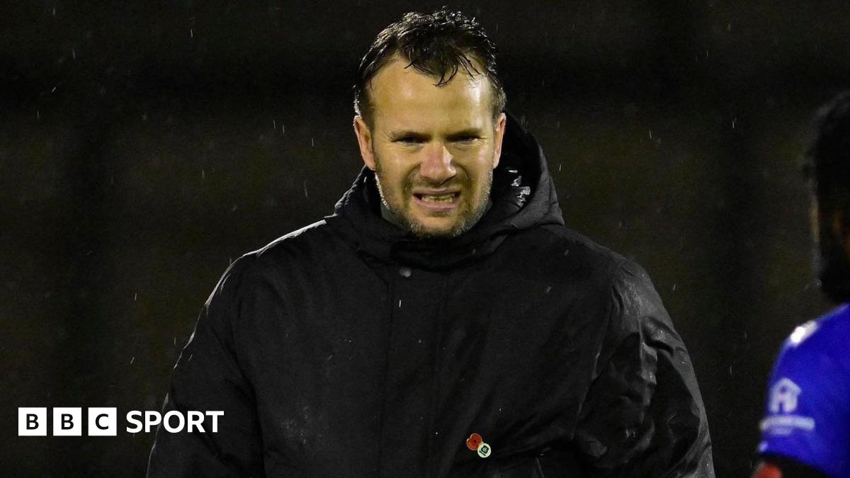 You are currently viewing Tom Cleverley: Plymouth Argyle boss secure despite Adams appointment