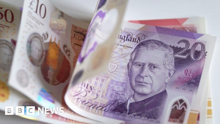 Read more about the article Minehead pensioner, 77, has £10,000 in cash stolen in burglary