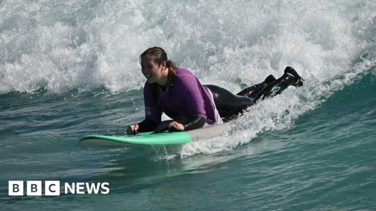 Read more about the article Frome para surfer finds ‘lifeline’ after two heart attacks
