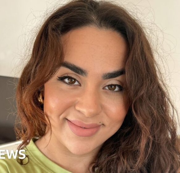 Breastfeeding mum told to stop in Dorset shoe shop