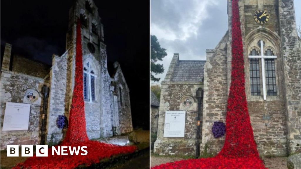 You are currently viewing Cascade of knitted poppies draped from Cornish church
