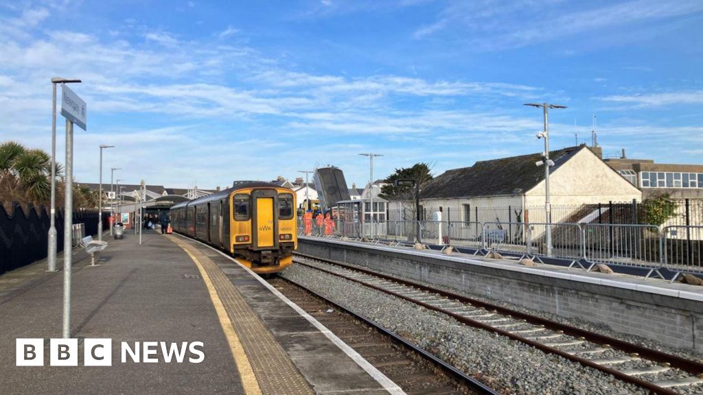 You are currently viewing Buses replace trains during work on Mid Cornwall Metro project