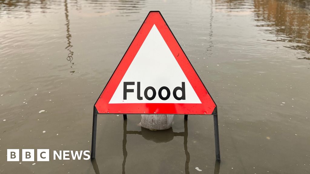 You are currently viewing High tide flood warnings issued along Cornwall’s south coast