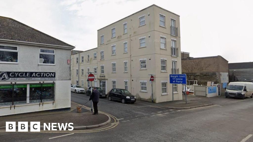 You are currently viewing Woman in her 80s seriously injured in Torpoint crash