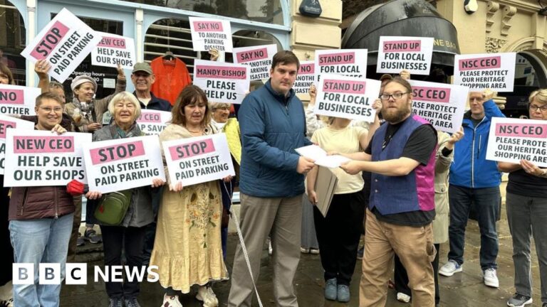 Read more about the article Clevedon parking charges ‘will lead to business closures’