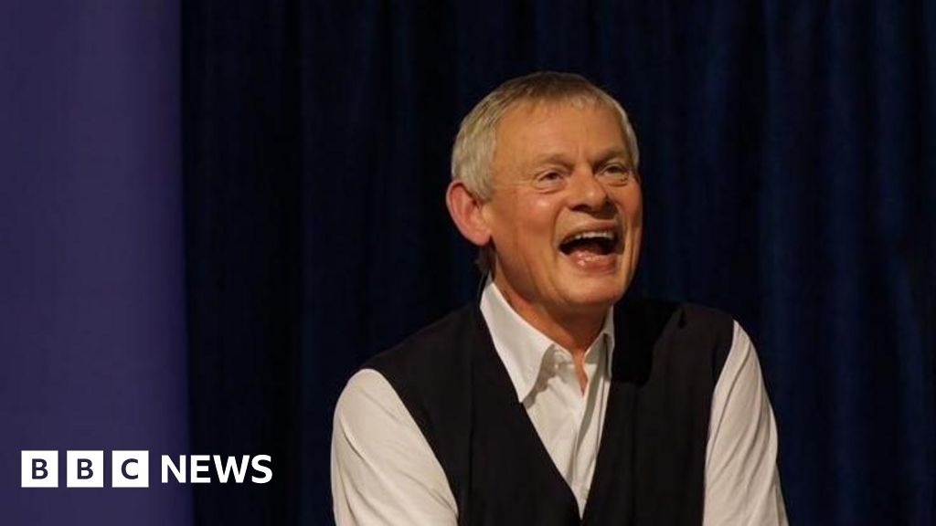 You are currently viewing Martin Clunes revives Buckham Fair to raise funds for hospital