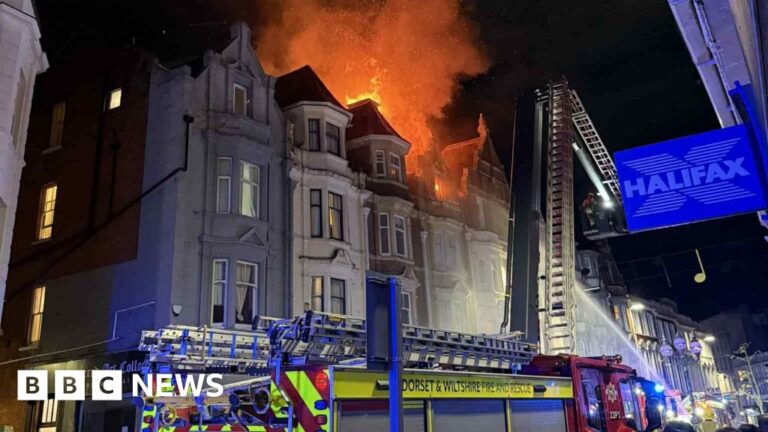 Read more about the article Dozens of firefighters tackle flat fire above Bournemouth shop