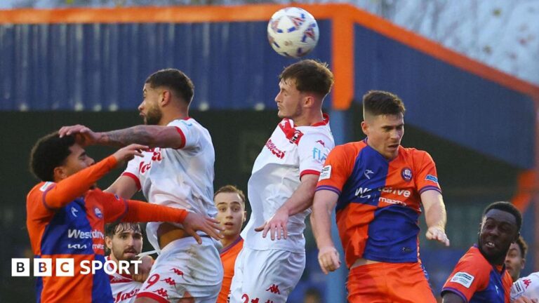 Read more about the article Truro City ‘struggling’ after Braintree Town loss – John Askey