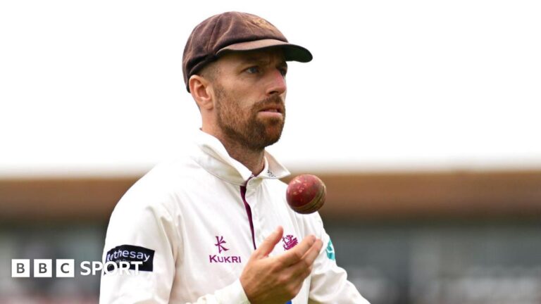 Read more about the article Jack Leach: England spinner signs new deal with Somerset to end of 2028