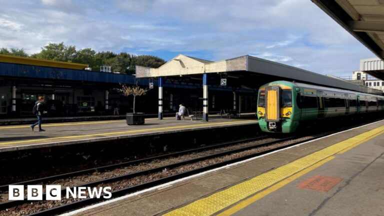 Read more about the article Cracked rail disrupts trains through Southampton