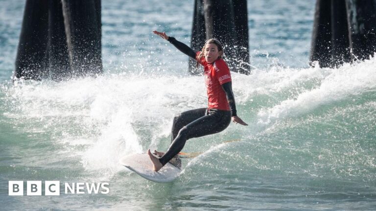 Read more about the article Cornish blind surfer wins silver in world championships
