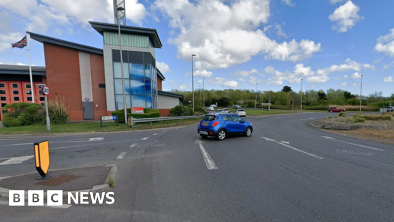 Read more about the article Motorcyclist, 17, dies in Poole roundabout lorry crash
