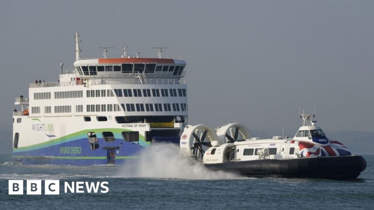 Read more about the article Ferry bill would end ‘rip-off prices’, Isle of Wight MP says